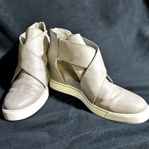 Maurices Gloria open side-wedge Sneaker Gray size 9.5